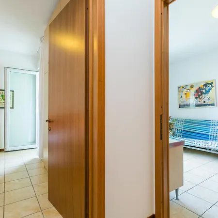 Robinia-pinetine-1 By Interhome *